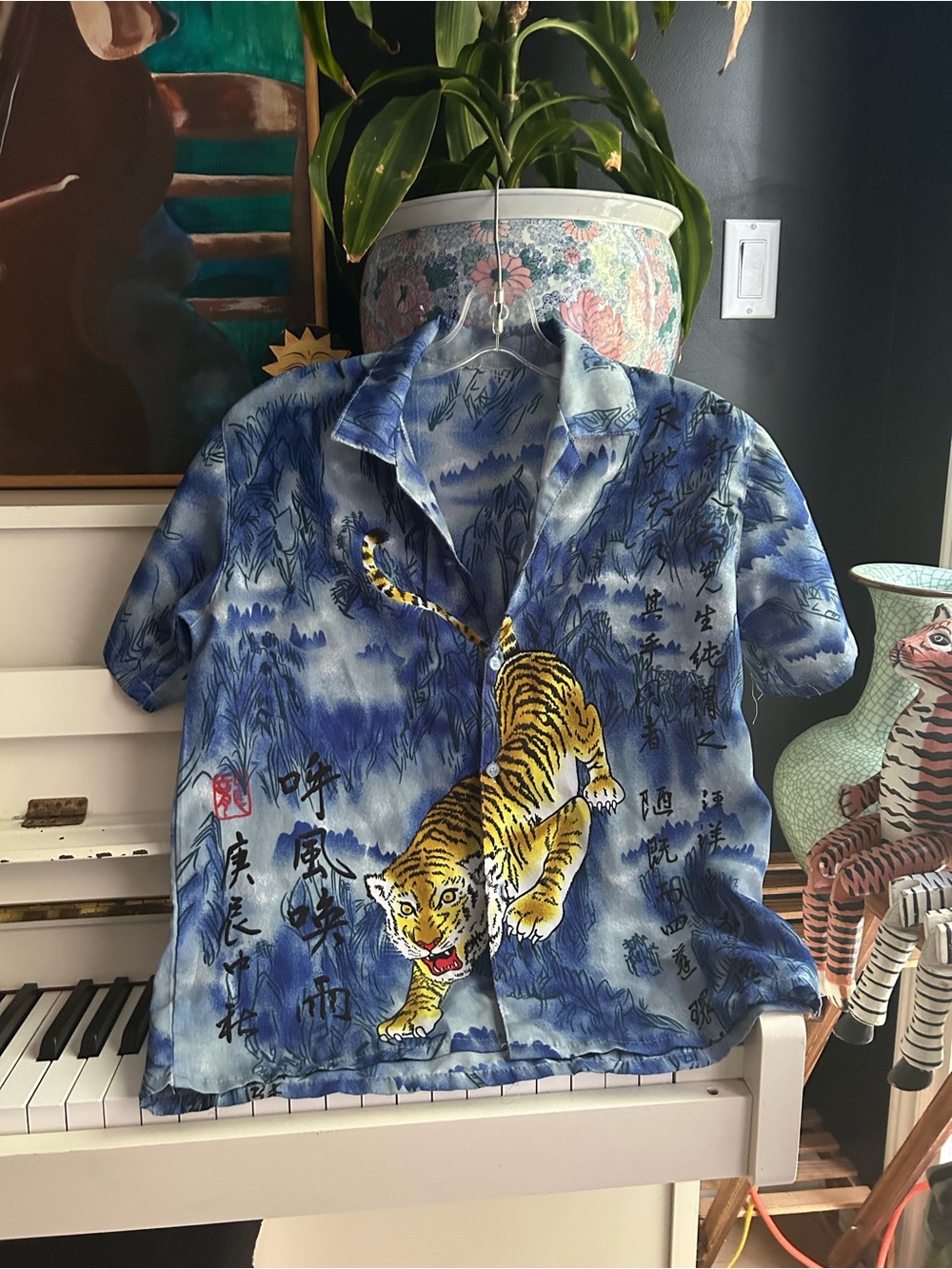 Asian Tiger Blue Graphic Button Up Shirt Chinese Calligraphy Short Sleeve M